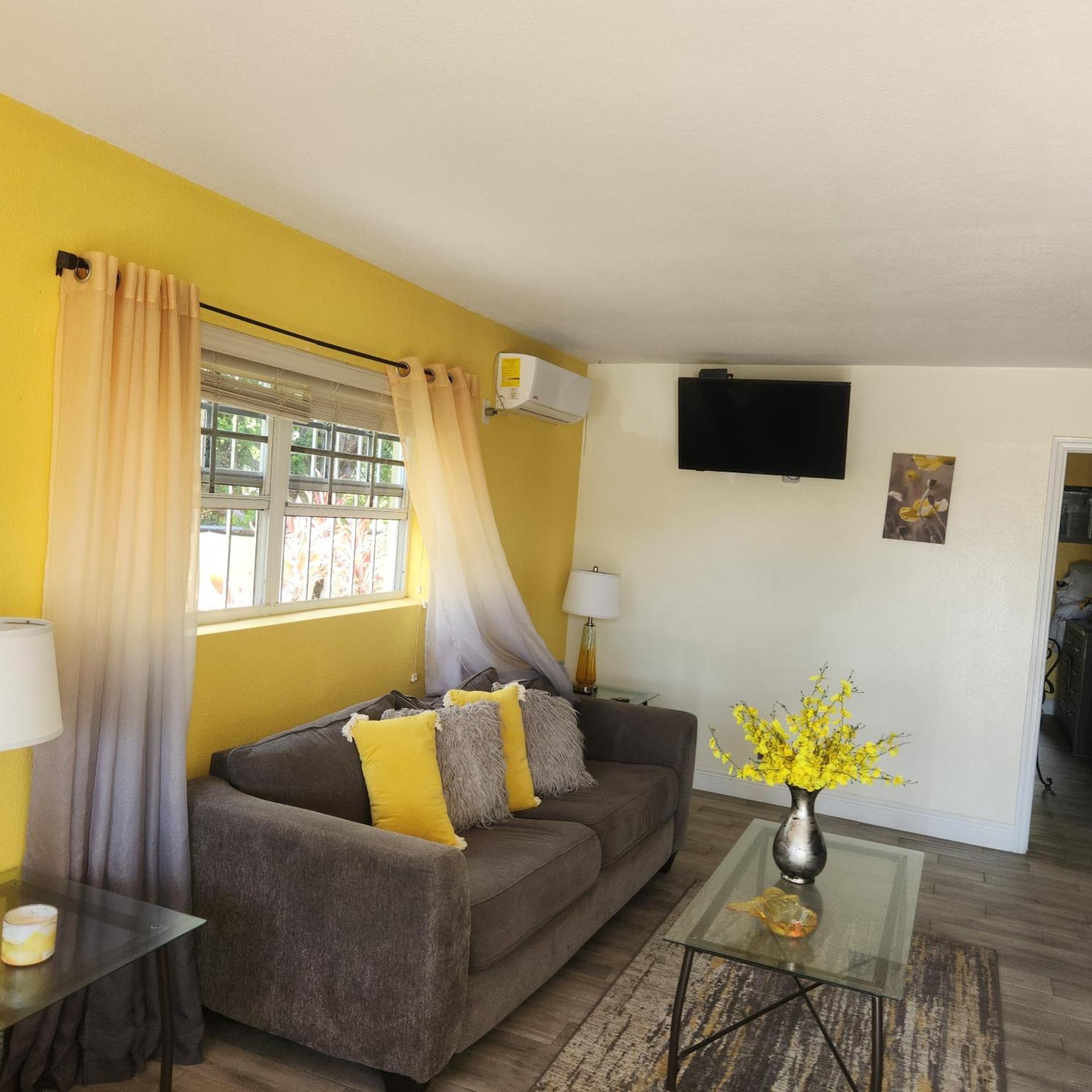 Jubilee Gardens Freeport Hotel Eksteriør billede